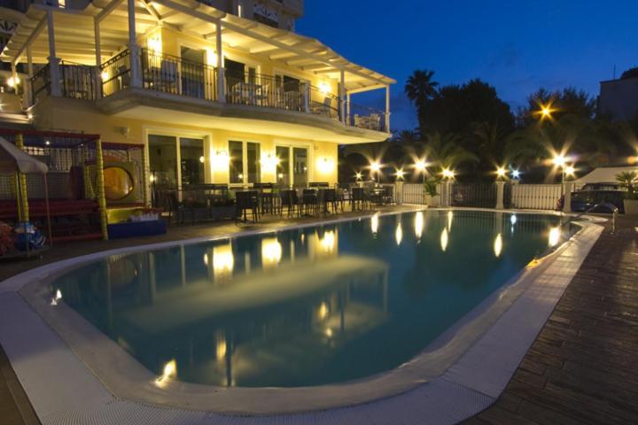 Hotel Mocambo Piscina E Spiaggia San Benedetto del Tronto Exterior foto