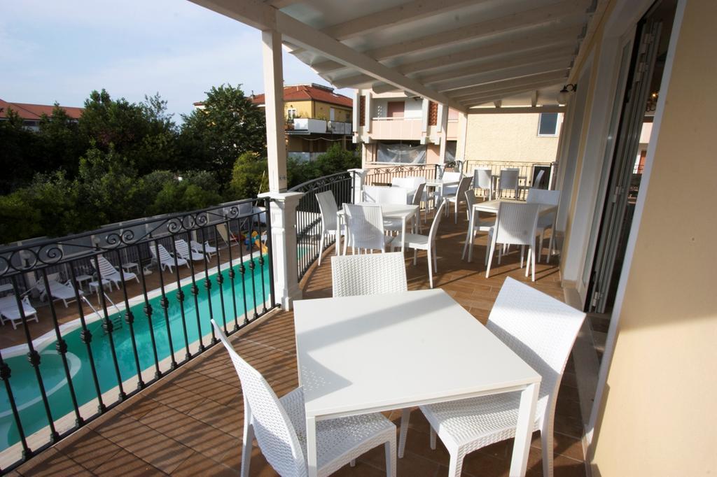 Hotel Mocambo Piscina E Spiaggia San Benedetto del Tronto Exterior foto