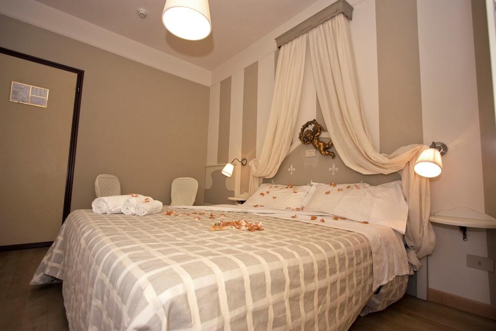 Hotel Mocambo Piscina E Spiaggia San Benedetto del Tronto Exterior foto