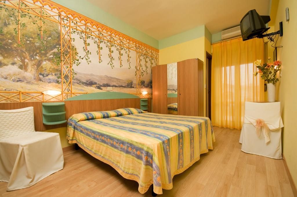 Hotel Mocambo Piscina E Spiaggia San Benedetto del Tronto Zimmer foto