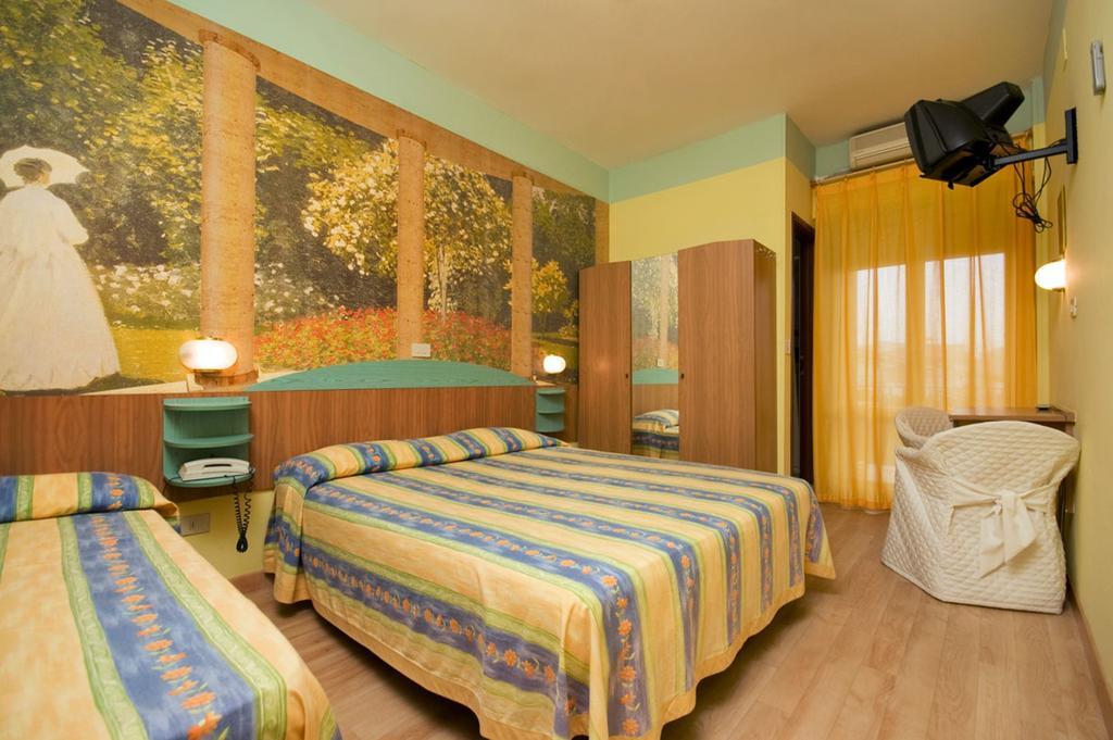 Hotel Mocambo Piscina E Spiaggia San Benedetto del Tronto Exterior foto