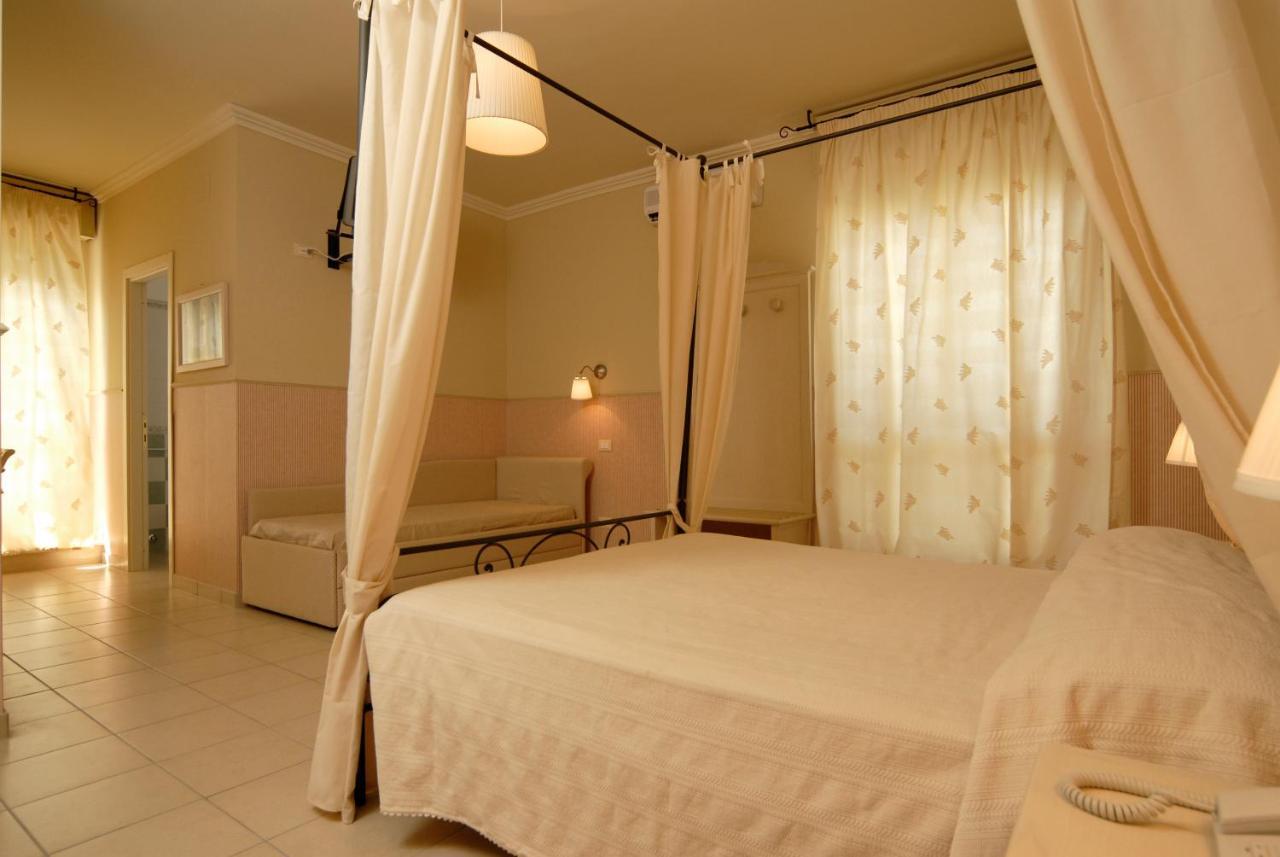 Hotel Mocambo Piscina E Spiaggia San Benedetto del Tronto Exterior foto