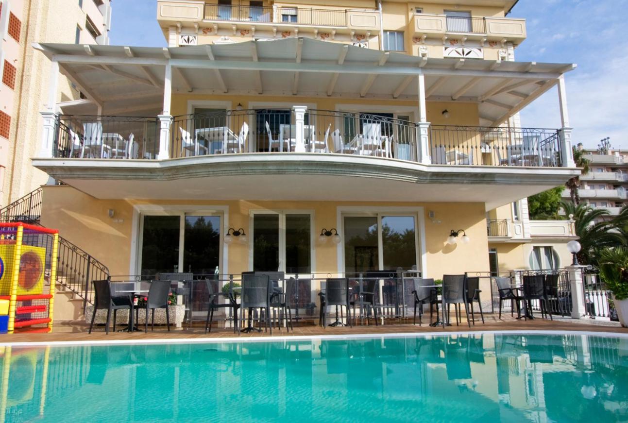 Hotel Mocambo Piscina E Spiaggia San Benedetto del Tronto Exterior foto