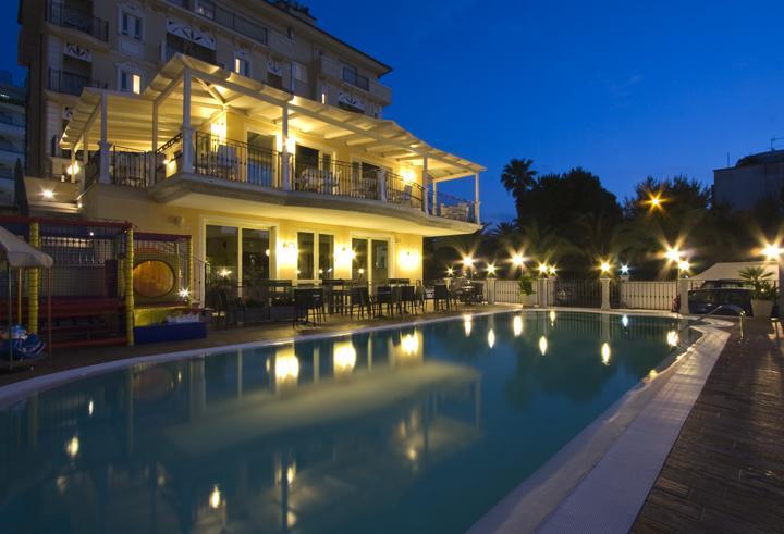 Hotel Mocambo Piscina E Spiaggia San Benedetto del Tronto Exterior foto