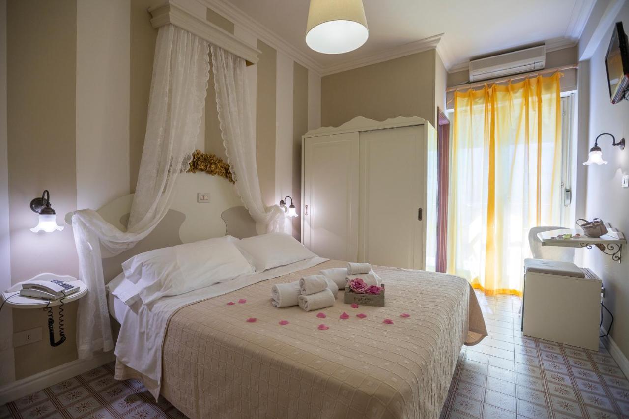 Hotel Mocambo Piscina E Spiaggia San Benedetto del Tronto Exterior foto